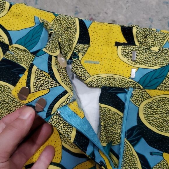Ann Taylor Lemon Shorts Size 6 - Picture 3 of 11